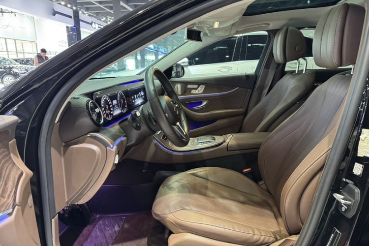 Used Mercedes-Benz E-Class 2019 Facelifted E 300 L Stylish Version Interior 12