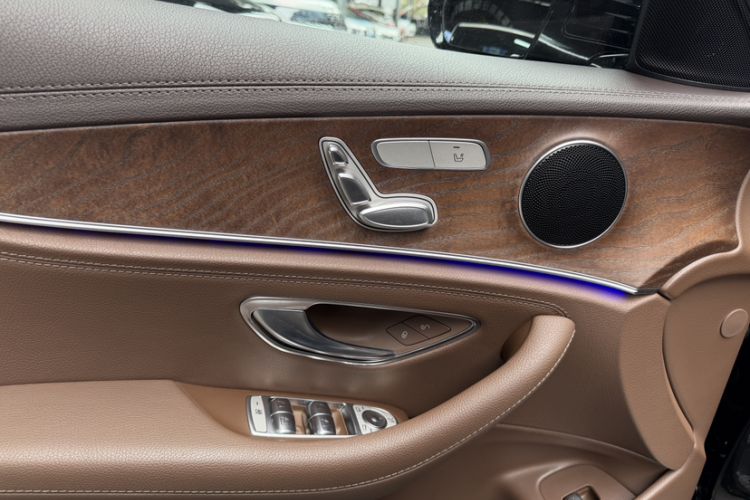 Used Mercedes-Benz E-Class 2019 E 200 L Interior 12