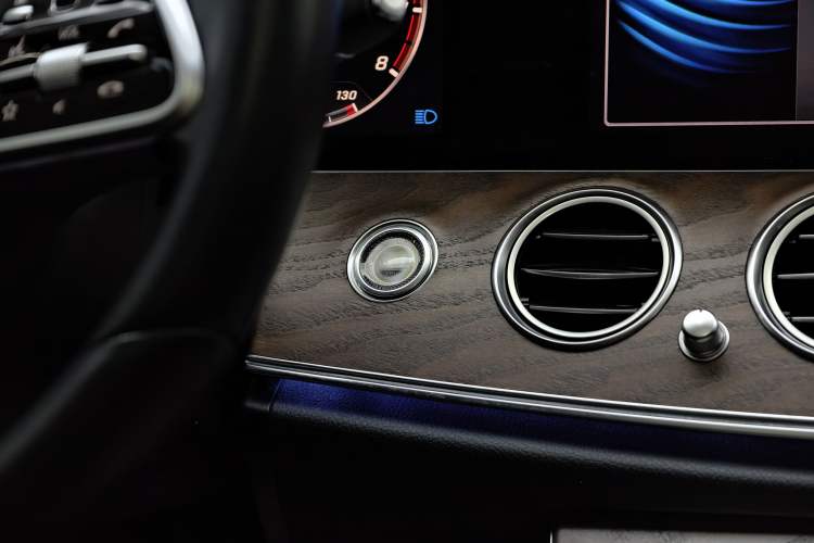 Used Mercedes-Benz E-Class 2019 Restyled E 300 L Luxury Edition Interior 12