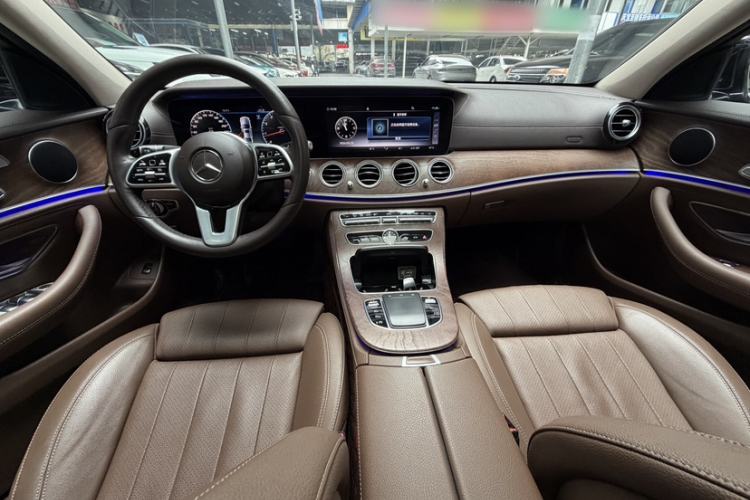 Used Mercedes-Benz E-Class 2019 E 200 L Interior 15
