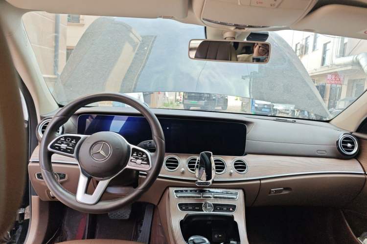 Used Mercedes-Benz E-Class 2019 Restyled E 300 L Luxury Edition Interior 2