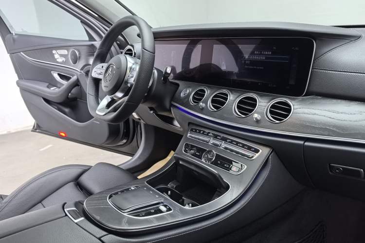Used Mercedes-Benz E-Class 2019 E 200 L Sport Edition Interior 2