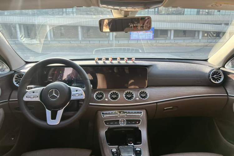 Used Mercedes-Benz E-Class 2019 E 260 L Interior 2