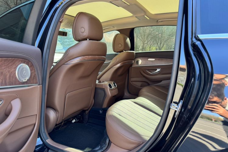 Used Mercedes-Benz E-Class 2019 E 260 L Interior 3