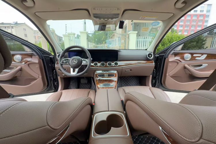 Used Mercedes-Benz E-Class 2019 Facelifted E 300 L Stylish Version Interior 3