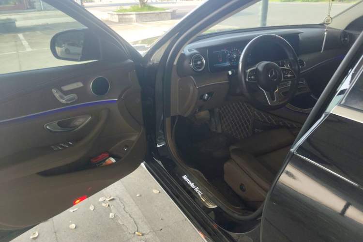 Used Mercedes-Benz E-Class 2019 E 260 L Interior 3