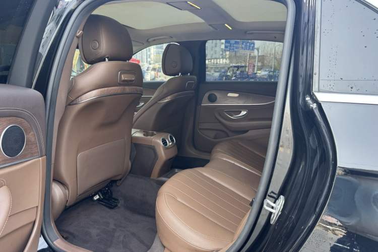 Used Mercedes-Benz E-Class 2019 Facelifted E 300 L Stylish Version Interior 3