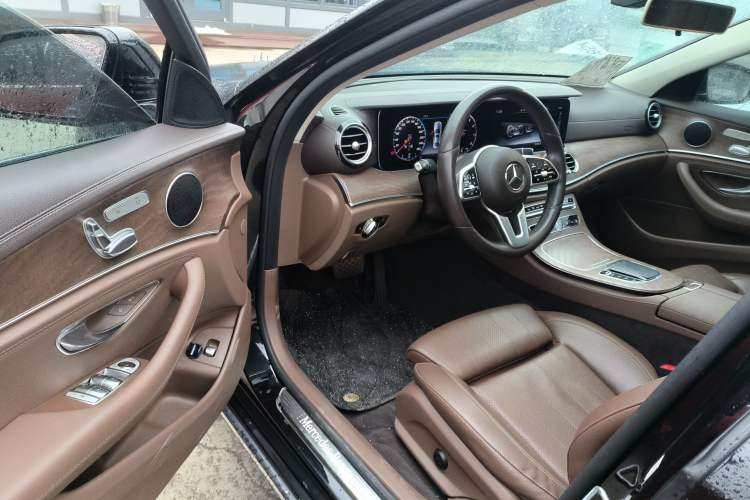 Used Mercedes-Benz E-Class 2019 E 200 L 4MATIC Interior 3