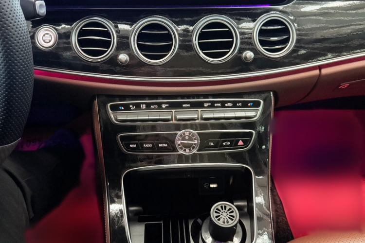 Used Mercedes-Benz E-Class 2019 E 200 L Sport Edition Interior 3