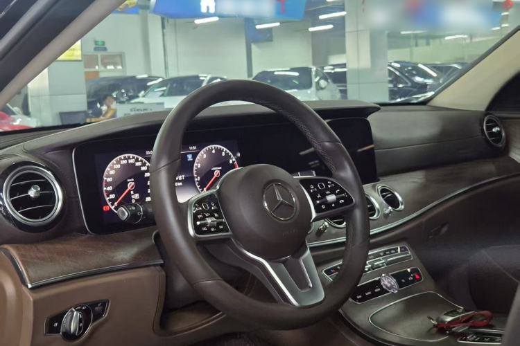 Used Mercedes-Benz E-Class 2019 E 200 L Interior 3