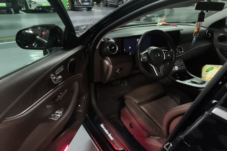 Used Mercedes-Benz E-Class 2019 E 260 L Interior 3