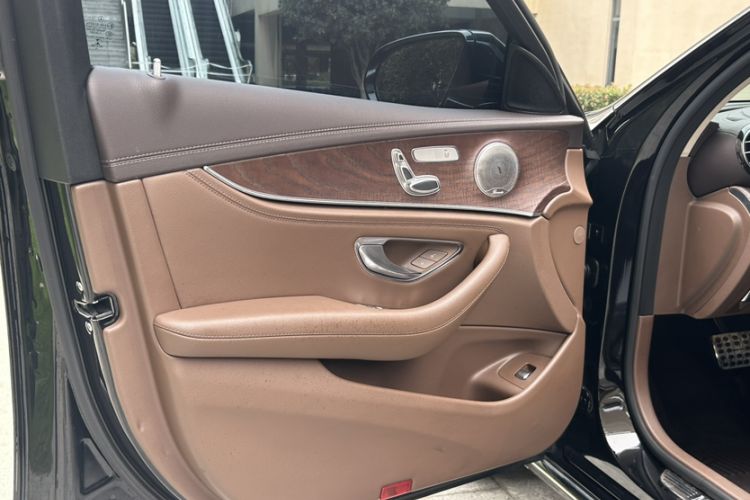 Used Mercedes-Benz E-Class 2019 E 200 L Interior 3