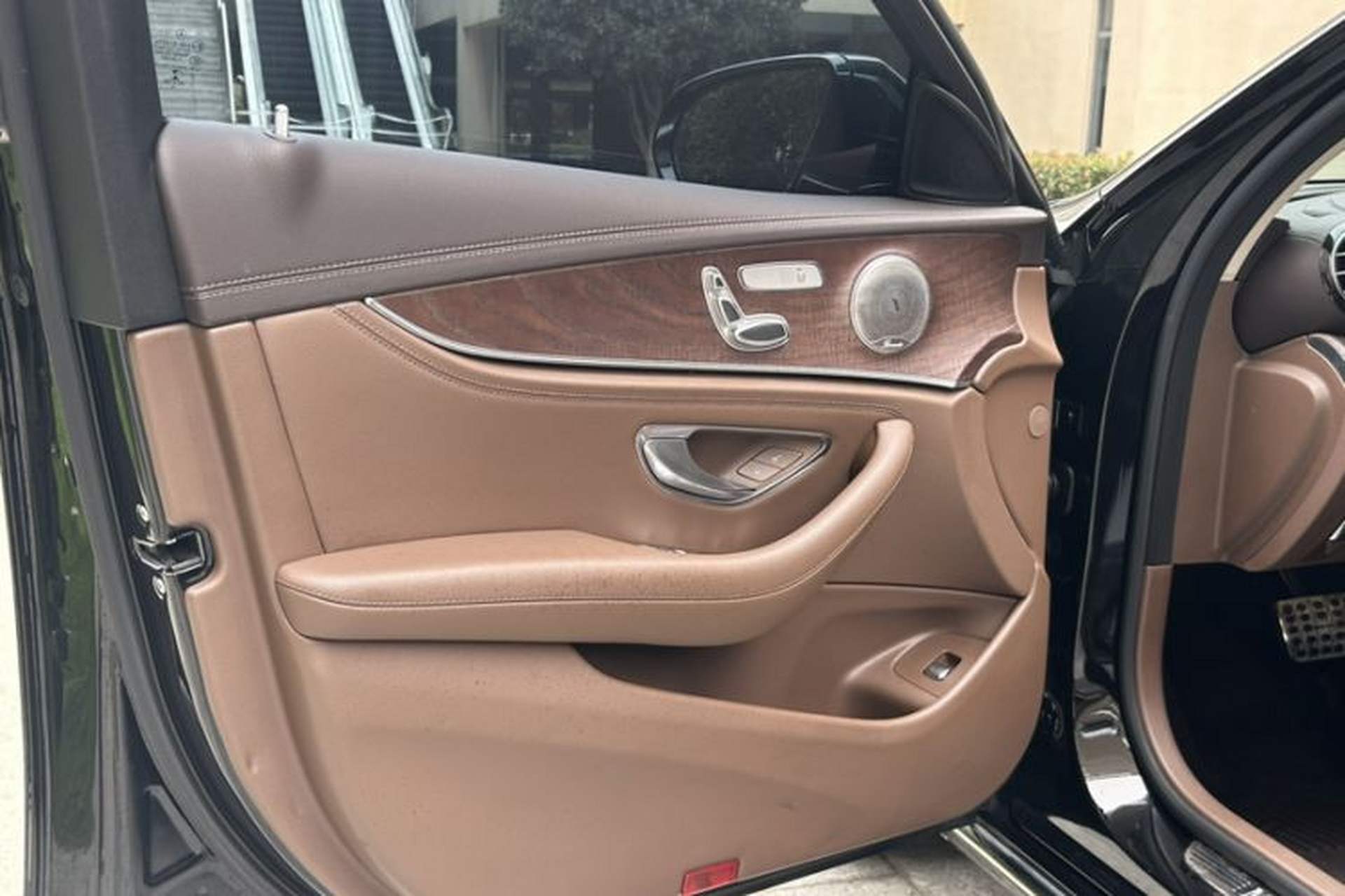 Used Mercedes-Benz E-Class 2019 E 200 L Interior 3