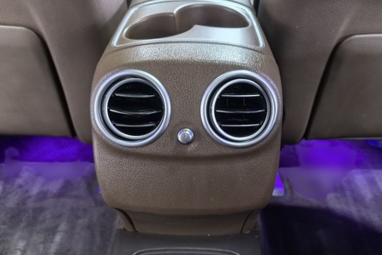 Used Mercedes-Benz E-Class 2019 E 300 L Luxury Model Interior 3
