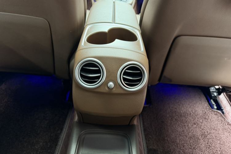 Used Mercedes-Benz E-Class 2019 E 200 L Interior 3