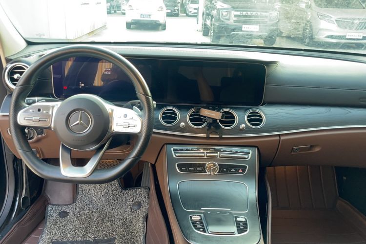 Used Mercedes-Benz E-Class 2019 E 300 L Sport Luxury Edition Interior 3