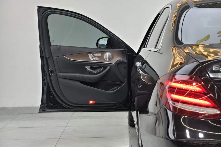 Used Mercedes-Benz E-Class 2019 Restyled E 300 L Luxury Edition Interior 3