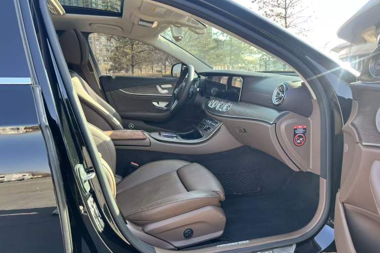 Used Mercedes-Benz E-Class 2019 E 260 L Interior 3
