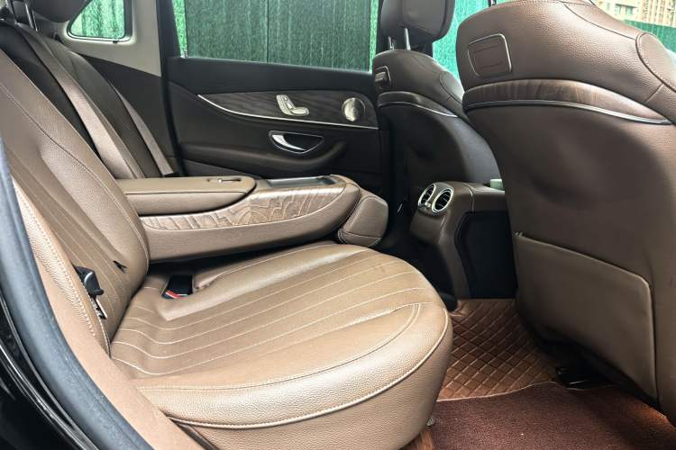 Used Mercedes-Benz E-Class 2019 E 300 L Luxury Model Interior 4