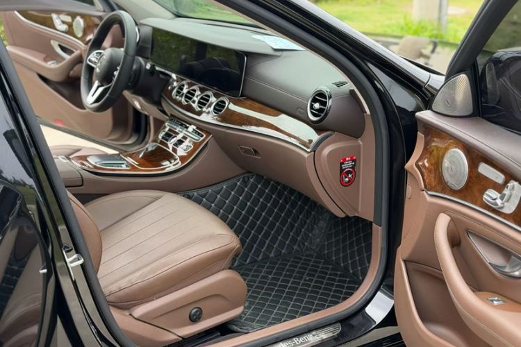 Used Mercedes-Benz E-Class 2019 Facelifted E 300 L Stylish Version Interior 4