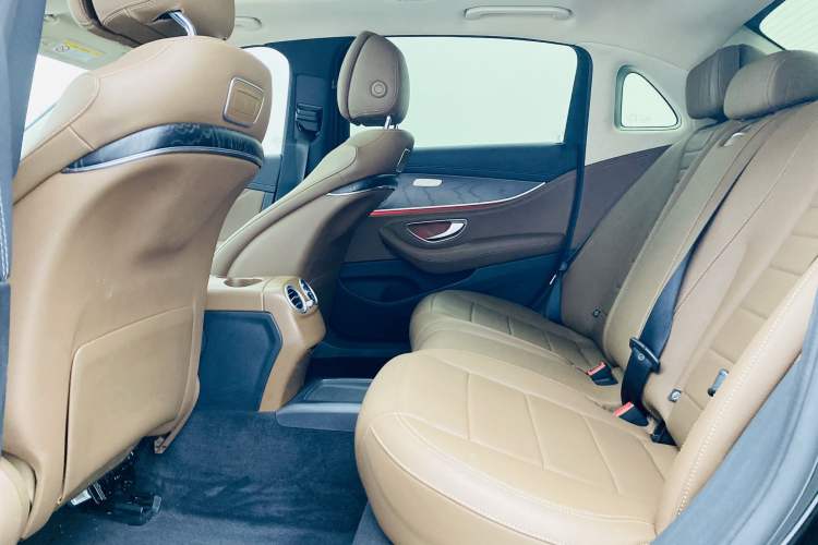 Used Mercedes-Benz E-Class 2019 E 200 L Sport Edition Interior 4