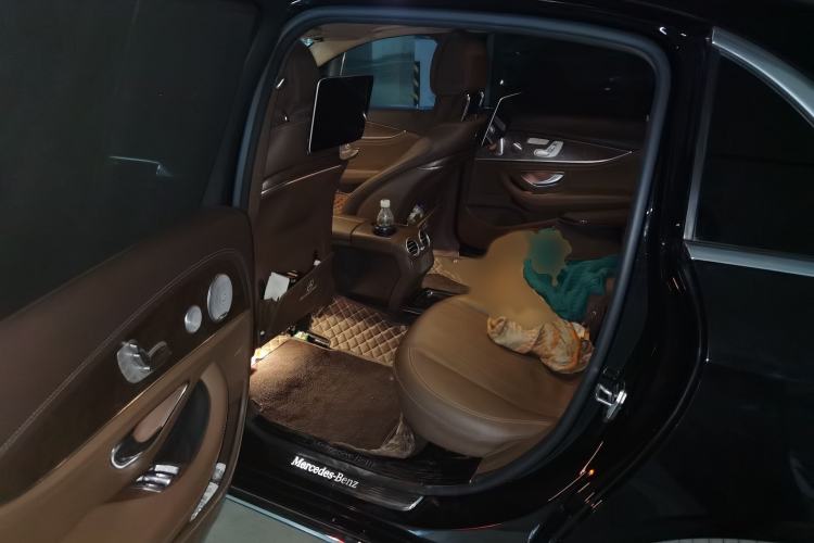 Used Mercedes-Benz E-Class 2019 Facelifted E 300 L Stylish Version Interior 4