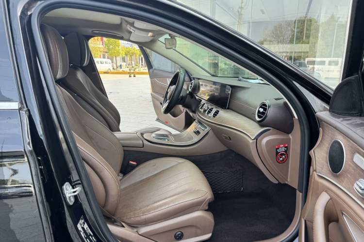 Used Mercedes-Benz E-Class 2019 Facelifted E 300 L Stylish Version Interior 4