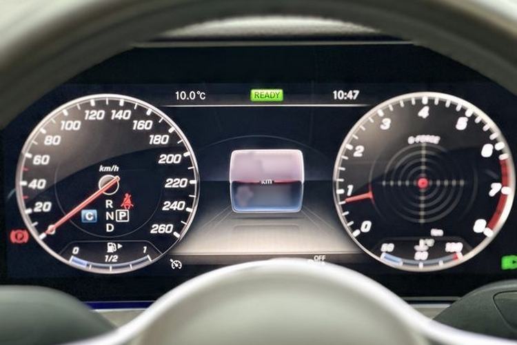 Used Mercedes-Benz E-Class 2019 E 260 L Interior 4