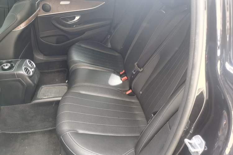 Used Mercedes-Benz E-Class 2019 Facelifted E 300 L Stylish Version Interior 4