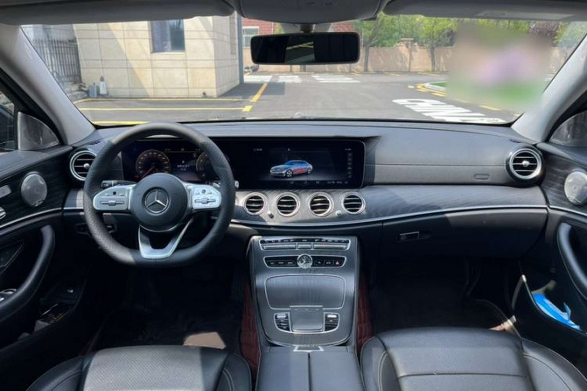 Used Mercedes-Benz E-Class 2019 E 300 L Sporty and Stylish Model Interior 4
