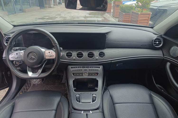 Used Mercedes-Benz E-Class 2019 Restyled E 300 L Sport Luxury Edition Interior 4