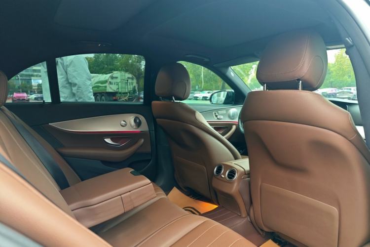 Used Mercedes-Benz E-Class 2019 E 200 Sport Edition Interior 4