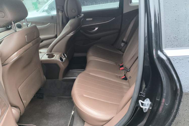 Used Mercedes-Benz E-Class 2019 E 200 L 4MATIC Interior 4