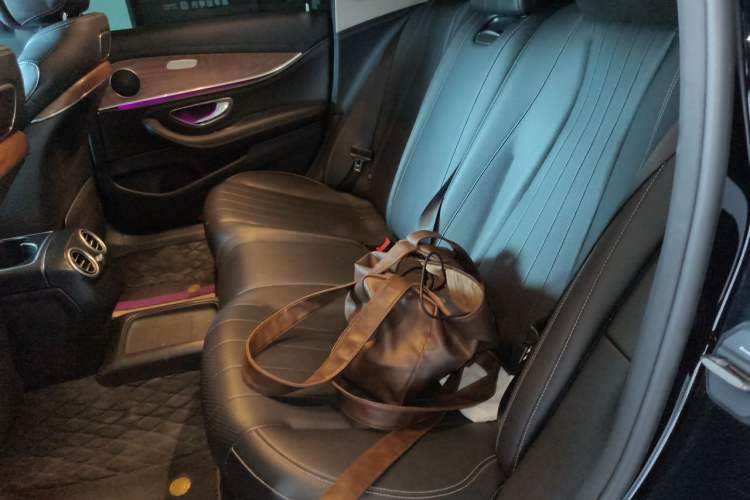 Used Mercedes-Benz E-Class 2019 E 200 L Interior 4