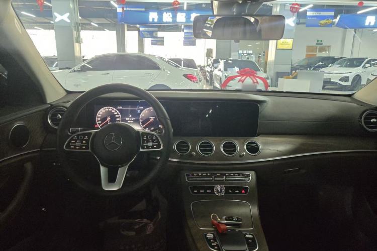Used Mercedes-Benz E-Class 2019 E 200 L Interior 4