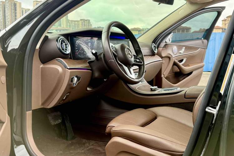 Used Mercedes-Benz E-Class 2019 E 260 L Interior 4