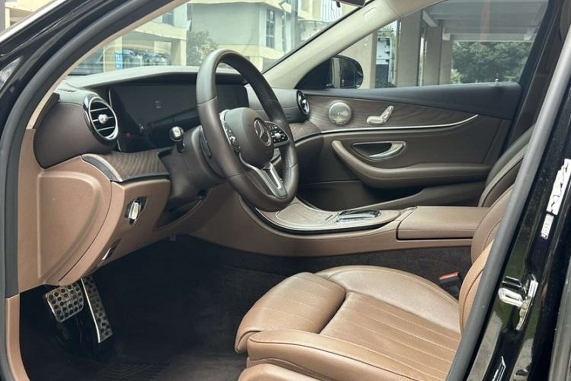 Used Mercedes-Benz E-Class 2019 E 200 L Interior 4