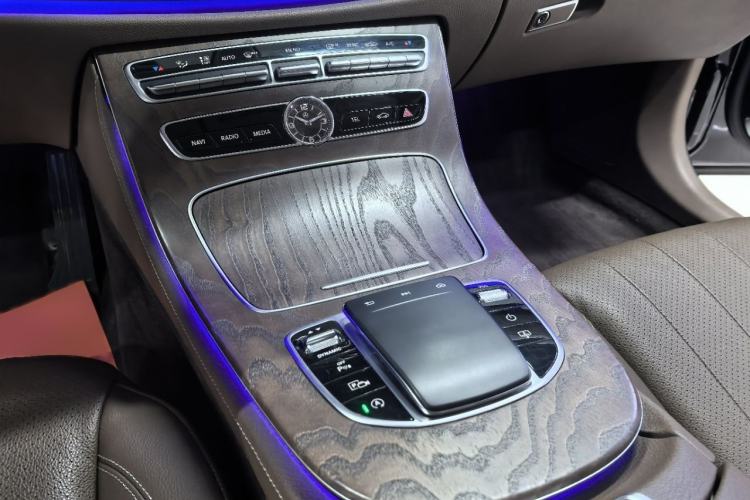 Used Mercedes-Benz E-Class 2019 E 300 L Luxury Model Interior 4