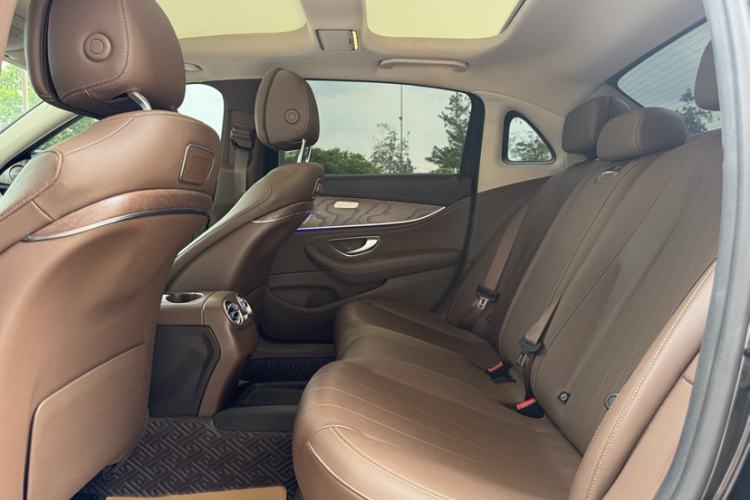 Used Mercedes-Benz E-Class 2019 Facelifted E 300 L Stylish Version Interior 4