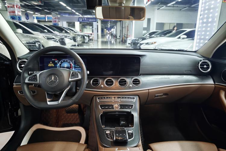Used Mercedes-Benz E-Class 2019 E 200 L Sport 4MATIC Interior 4