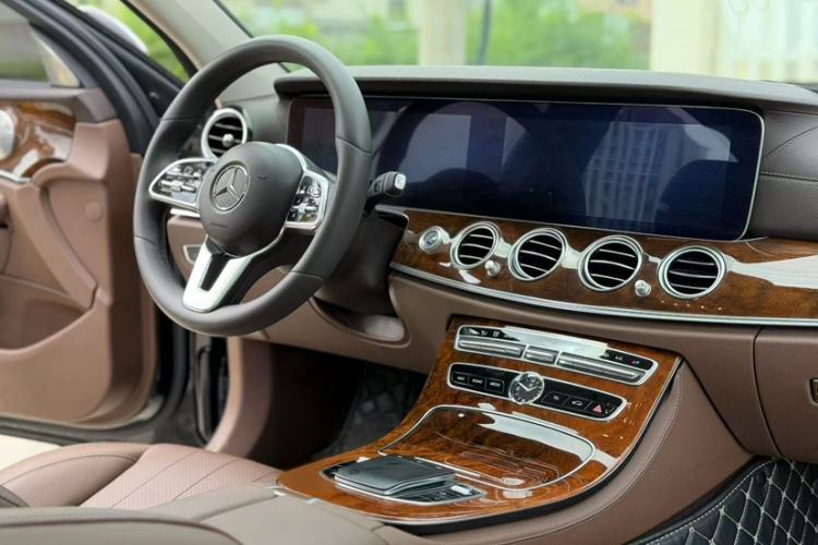 Used Mercedes-Benz E-Class 2019 Facelifted E 300 L Stylish Version Interior 5