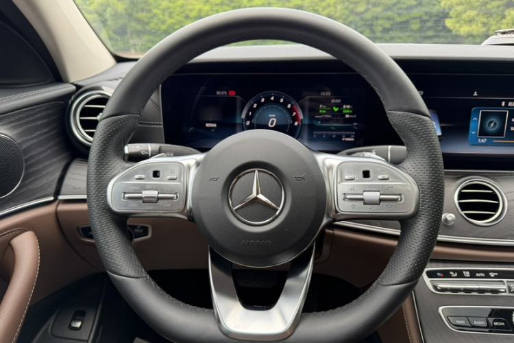 Used Mercedes-Benz E-Class 2019 E 260 L Sport Edition Interior 5