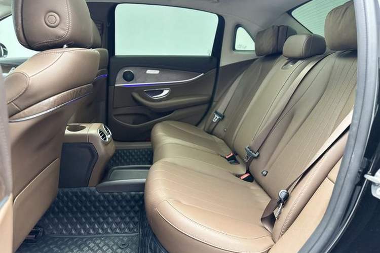 Used Mercedes-Benz E-Class 2019 E 260 L Interior 5