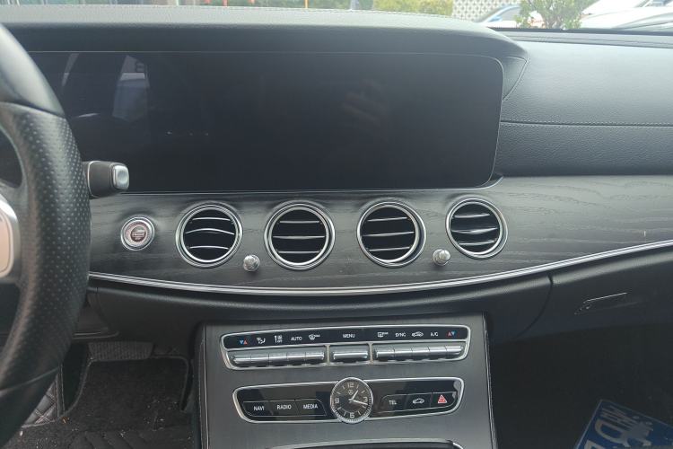 Used Mercedes-Benz E-Class 2019 Restyled E 300 L Sport Luxury Edition Interior 5