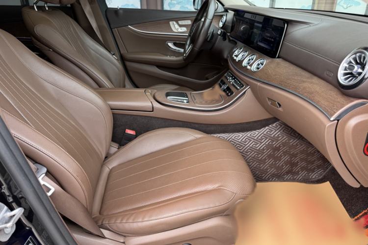 Used Mercedes-Benz E-Class 2019 Facelifted E 300 L Stylish Version Interior 5