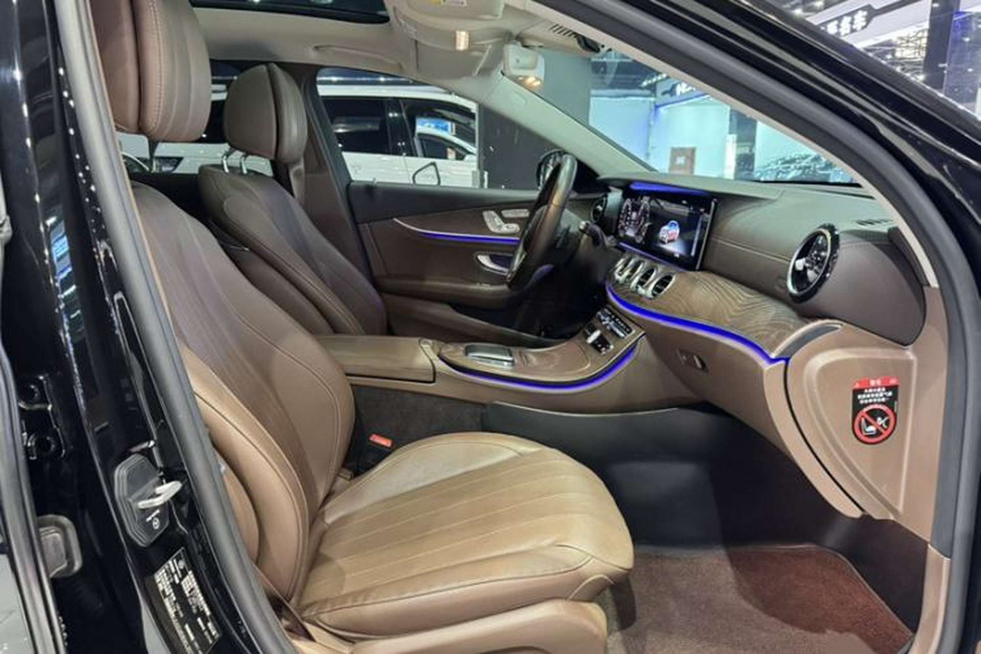 Used Mercedes-Benz E-Class 2019 Facelifted E 300 L Stylish Version Interior 5