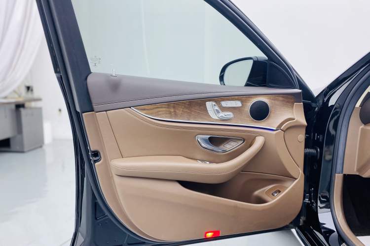 Used Mercedes-Benz E-Class 2019 Facelifted E 300 L Stylish Version Interior 6