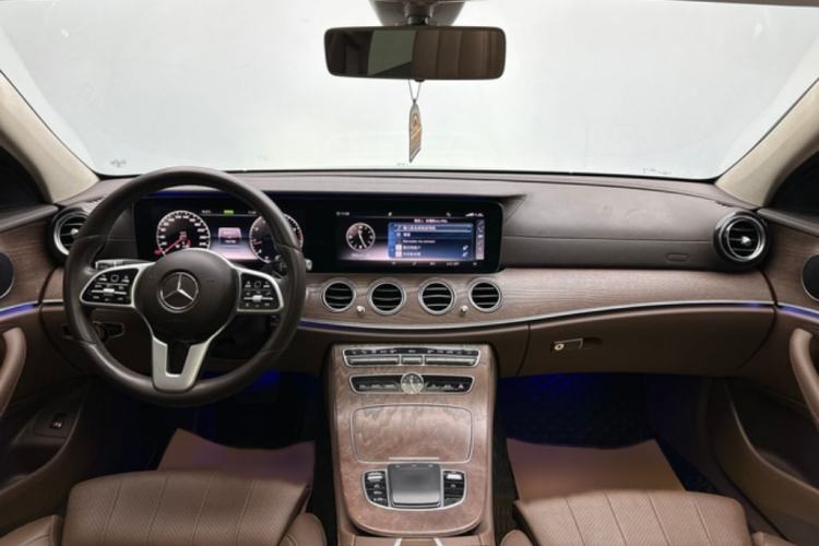 Used Mercedes-Benz E-Class 2019 E 260 L Interior 6