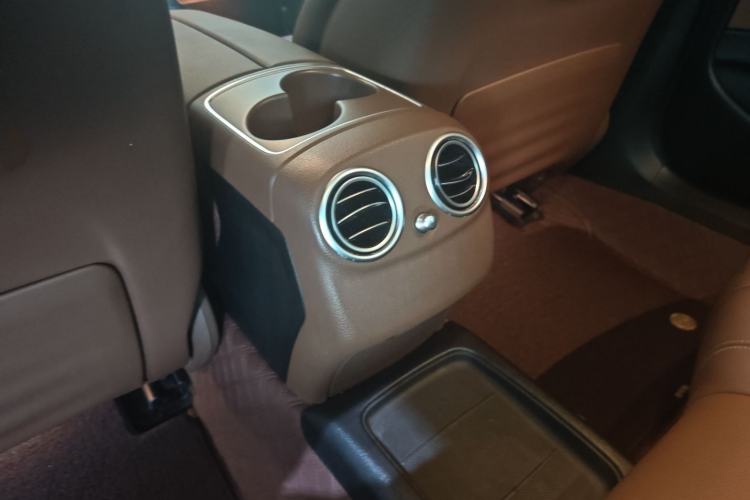 Used Mercedes-Benz E-Class 2019 Restyled E 300 L Sport Luxury Edition Interior 6