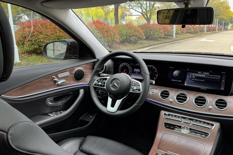 Used Mercedes-Benz E-Class 2019 E 260 L Interior 6